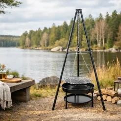 Eldplats med tripod och galler