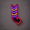 Neonskylt pil H. 30 x B. 15 cm