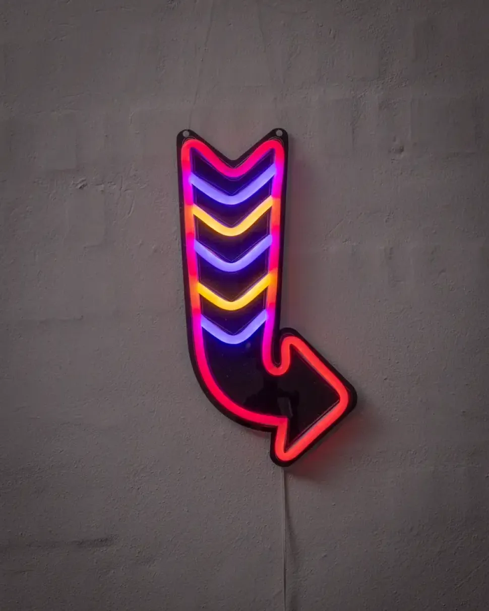 Neonskylt pil H. 30 x B. 15 cm