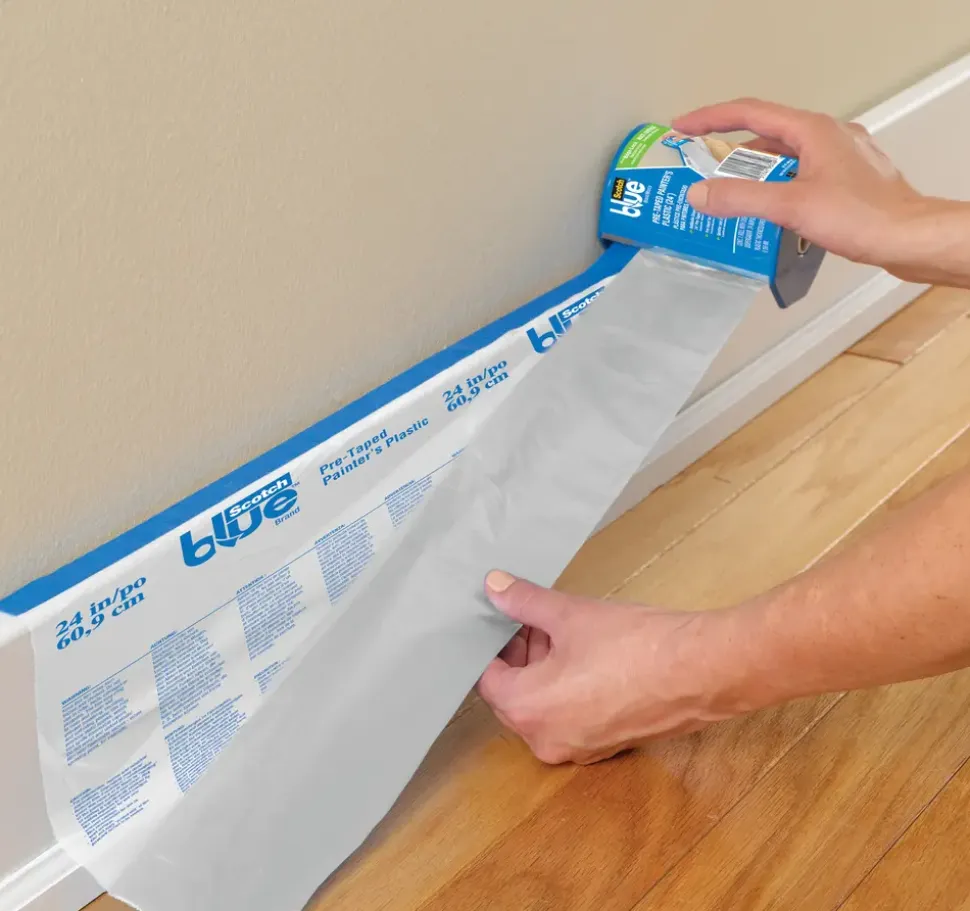 ScotchBlue™ Skyddsplast med maskeringstejp – 60,9 cm x 27,4 meter